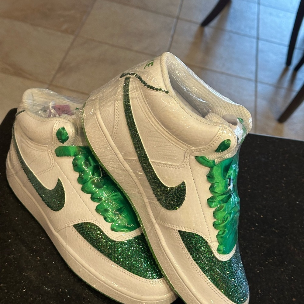 Nike Green Sneakers for Everyday Comfort - Picture 4 of 4